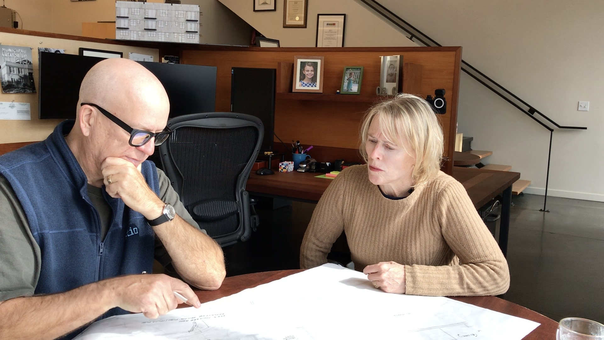 An architect discusses home plans with a homeowner.